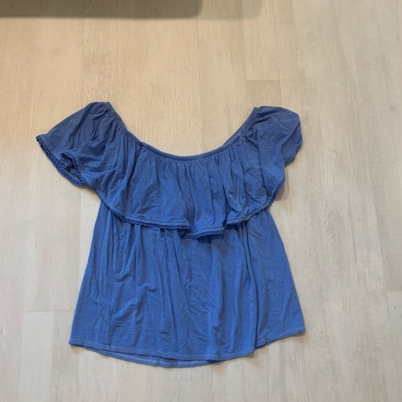 AE soft and sexy off the shoulder top - Picture 3 of 4